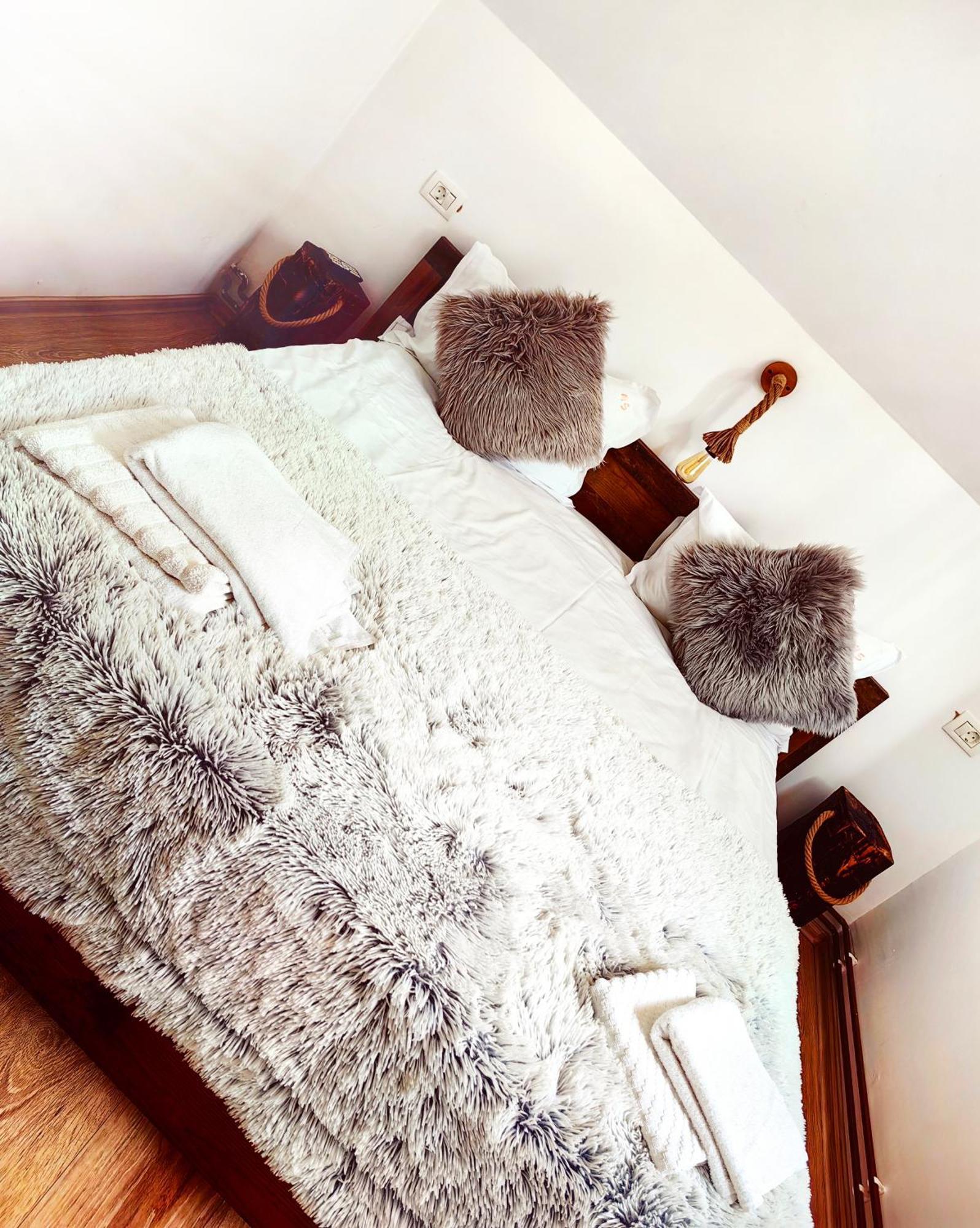 Voinescu House - Natural Living & Eating Farm stay *