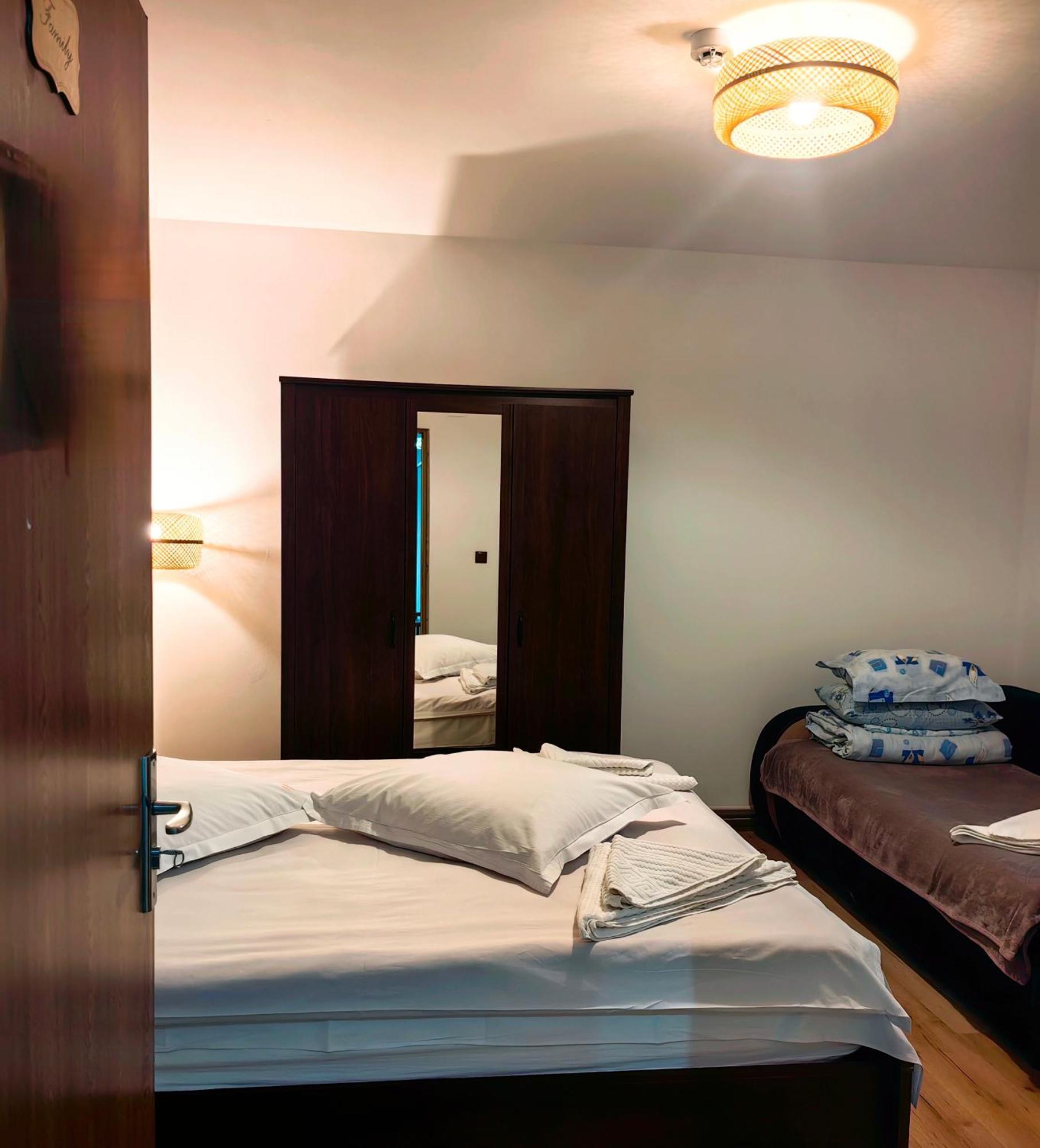Farm stay Voinescu House - Natural Living & Eating